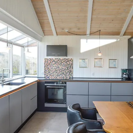 Four-bedroom In Semesterbostad *
